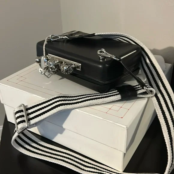 New authentic Alexander McQueen bag - Picture 2 of 11